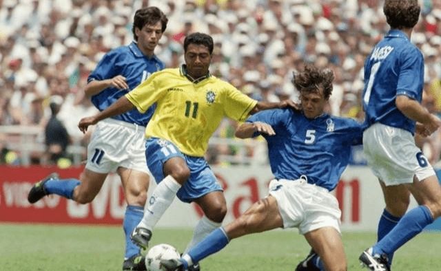 出老练的比 出老练的比